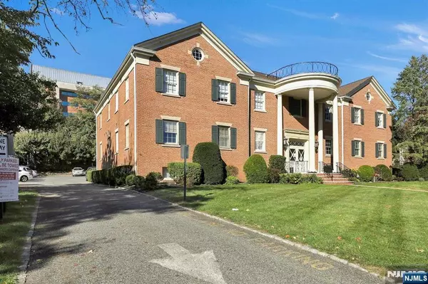 230 Sherman AVE #1B, Glen Ridge, NJ 07028