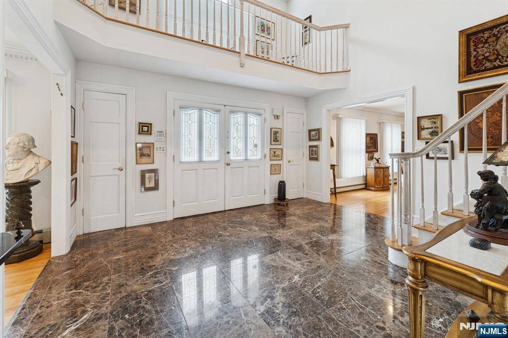 Saddle River, NJ 07458,2 W Gate RD