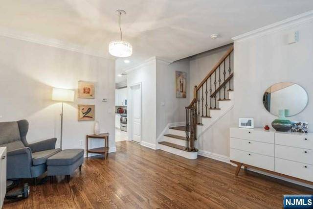 Tenafly, NJ 07670,3 Hemlock LN