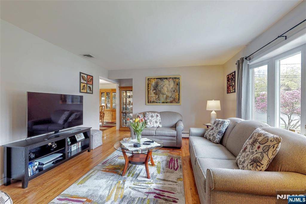 North Haledon, NJ 07508,27 Oakdale CT
