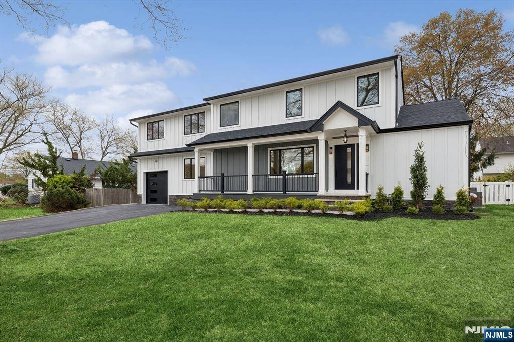 166 Cleenput TER, Paramus, NJ 07652