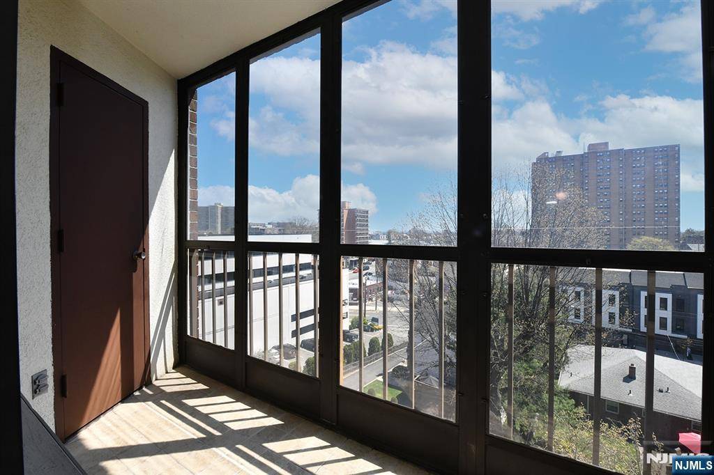Cliffside Park, NJ 07010,584 Anderson #5F