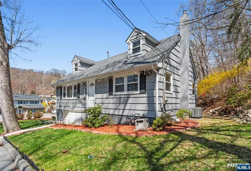 2 Oakwood DR, Ringwood, NJ 07456
