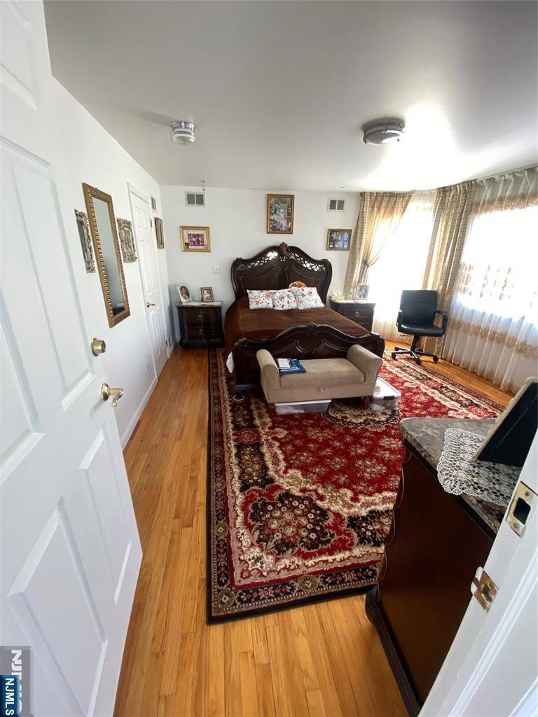 Teaneck, NJ 07666,1141 Queen Anne RD #1