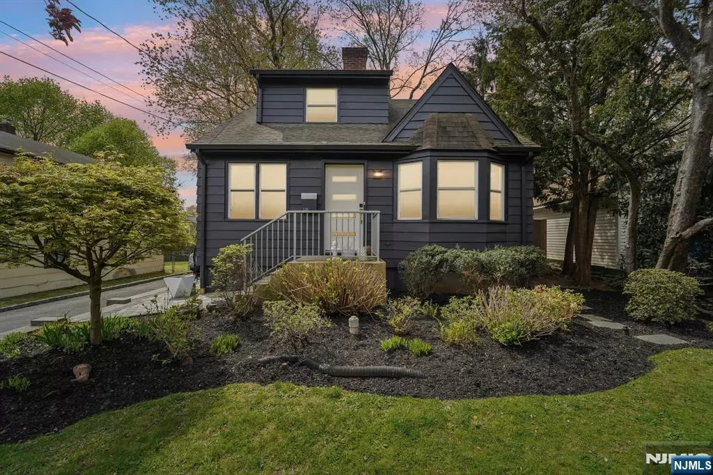 Tenafly, NJ 07670,120 Gordon AVE