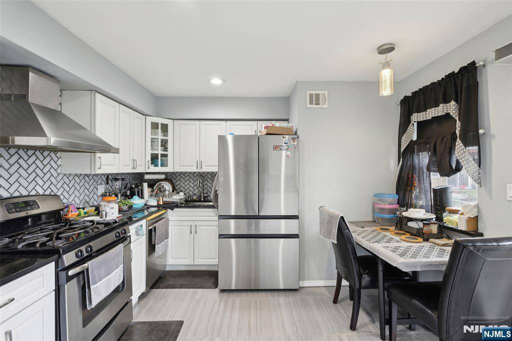 Edison, NJ 08837,172 Evergreen RD #22A