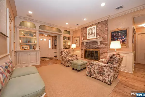 Allendale, NJ 07401,12 Beresford RD