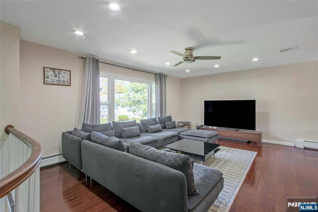 Westwood, NJ 07675,63 Cardinal LN