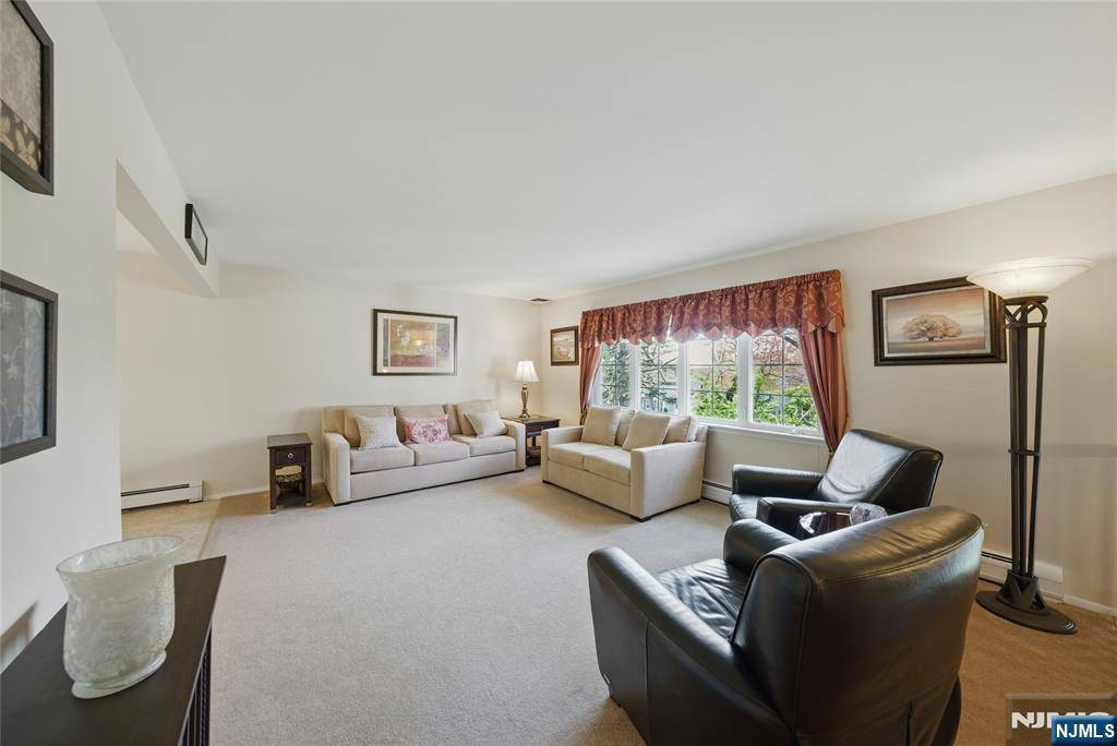 Montville Township, NJ 07058,42 Windsor DR