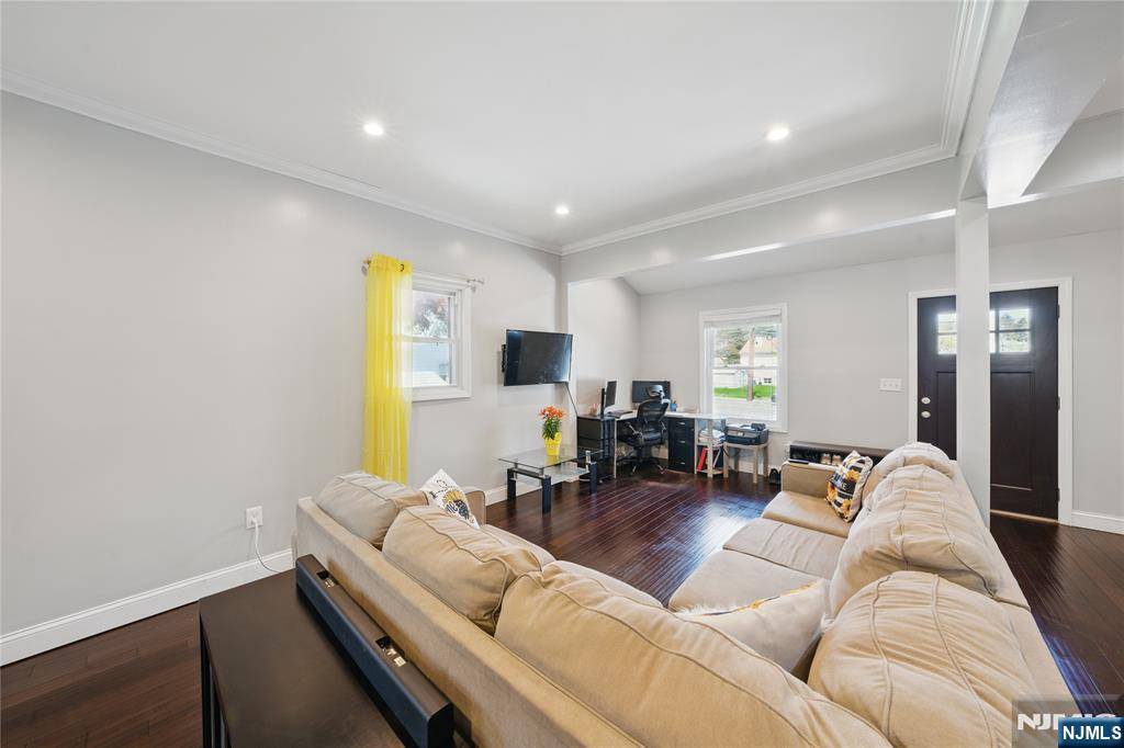 Haledon, NJ 07508,82 Barbour ST