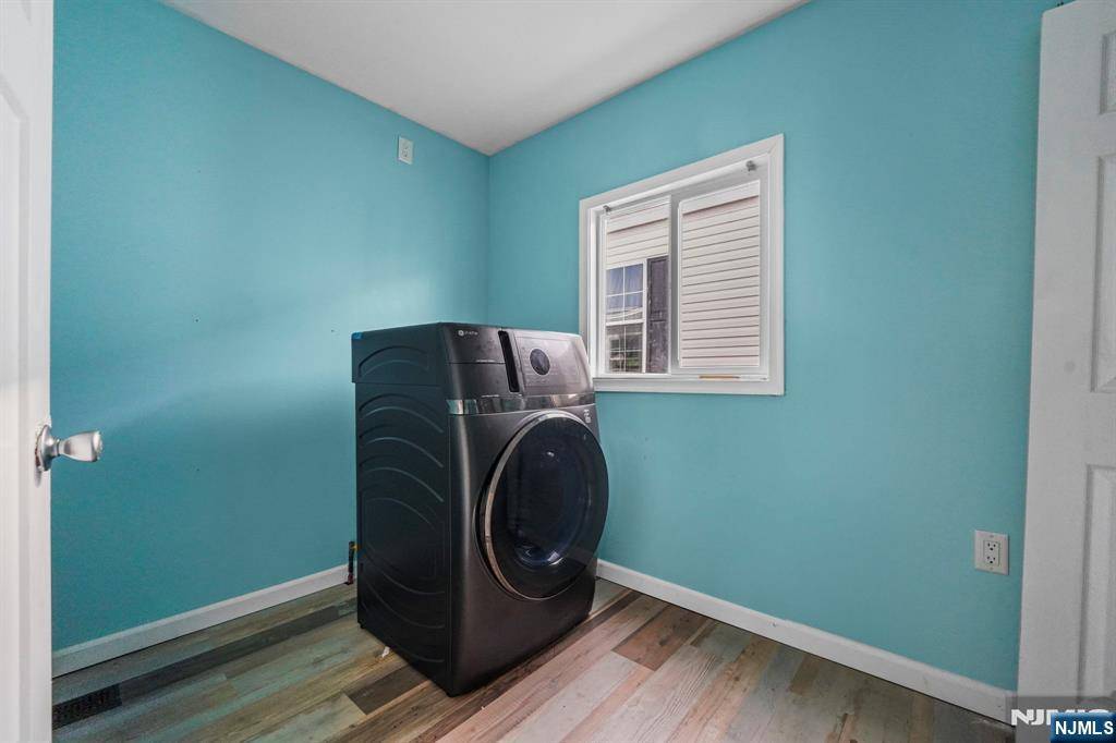 Moonachie, NJ 07074,21 Helen Circle Drive