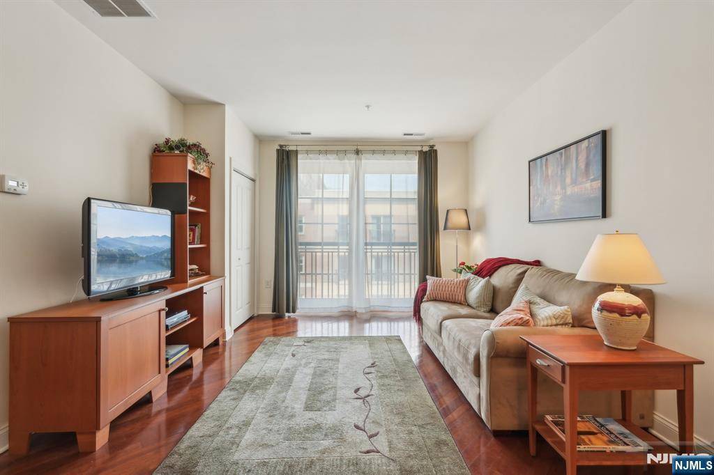 West New York, NJ 07093,22 Ave At Port Imperial #423