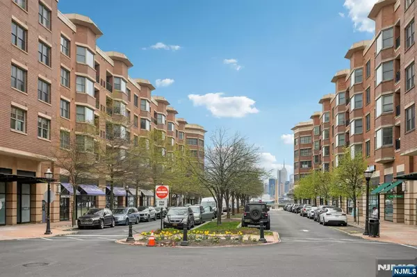 West New York, NJ 07093,22 Ave At Port Imperial #423