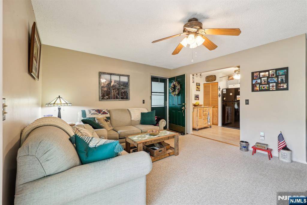 Mahwah, NJ 07430,142 Raintree LN