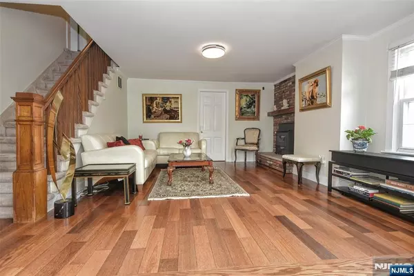 Midland Park, NJ 07432,138 Madison AVE