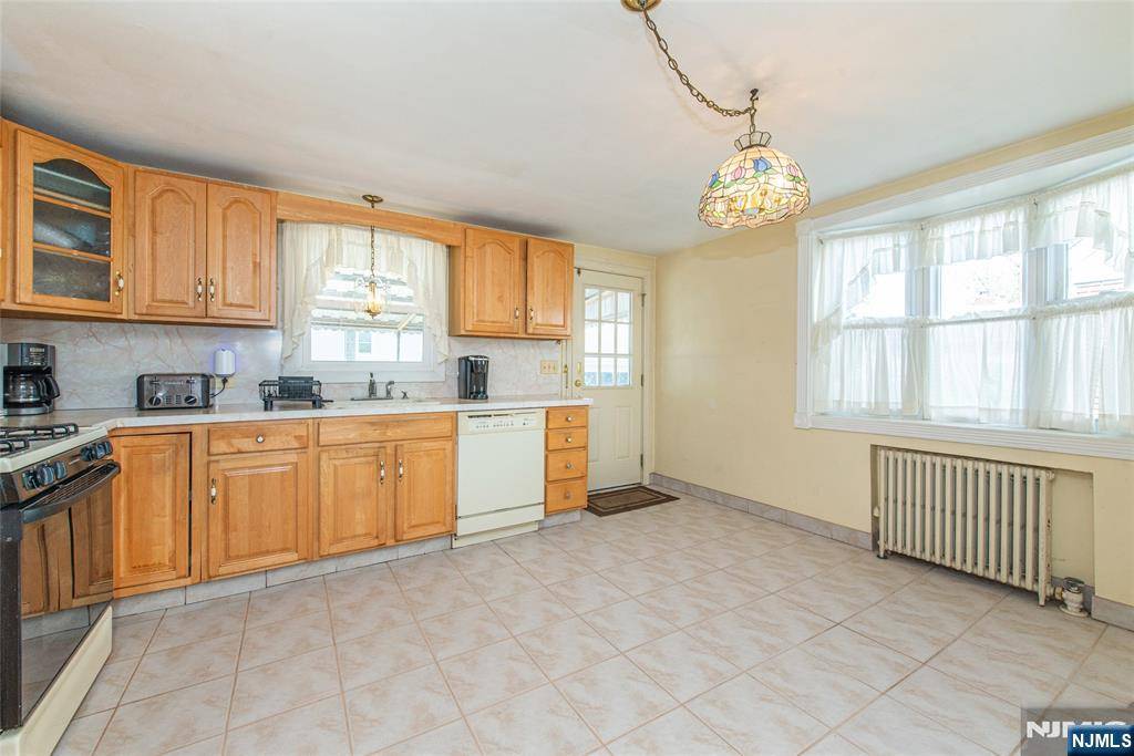 Little Falls, NJ 07424,17 Wood ST