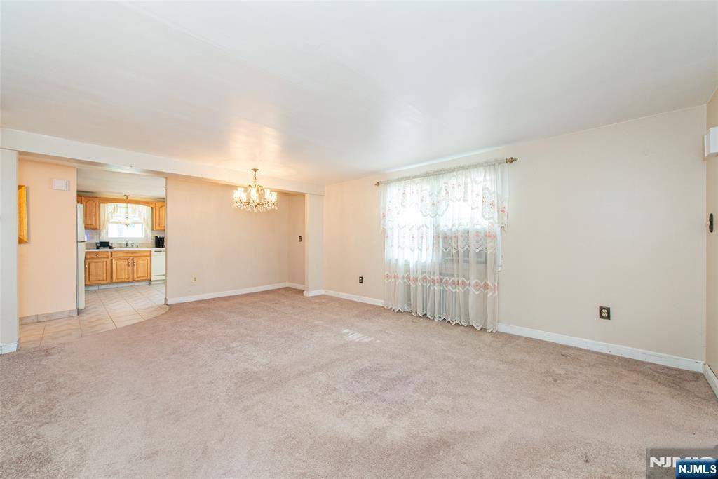 Little Falls, NJ 07424,17 Wood ST