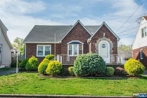 17 Wood ST, Little Falls, NJ 07424