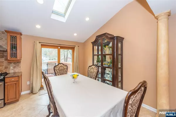 Fairfield, NJ 07004,131 Horseneck RD