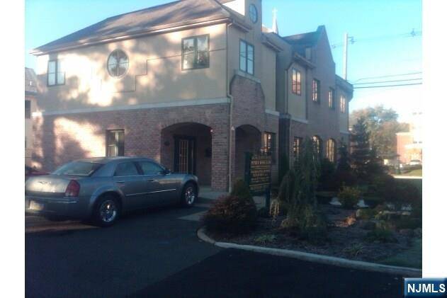 Dumont, NJ 07628,263 Washington AVE #1
