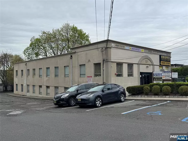 227 Grand AVE #F, Palisades Park, NJ 07650