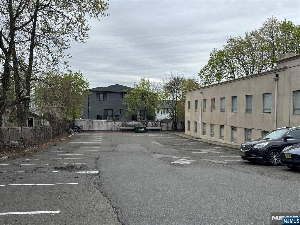 Palisades Park, NJ 07650,227 Grand AVE #F
