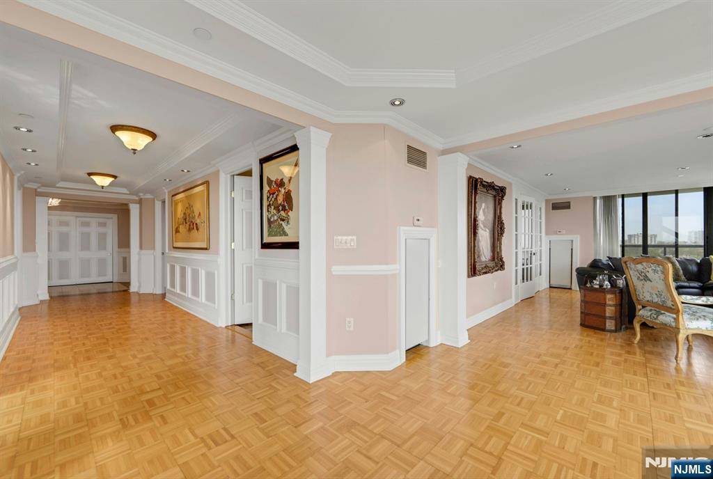 Fort Lee, NJ 07024,900 Palisade AVE #11L