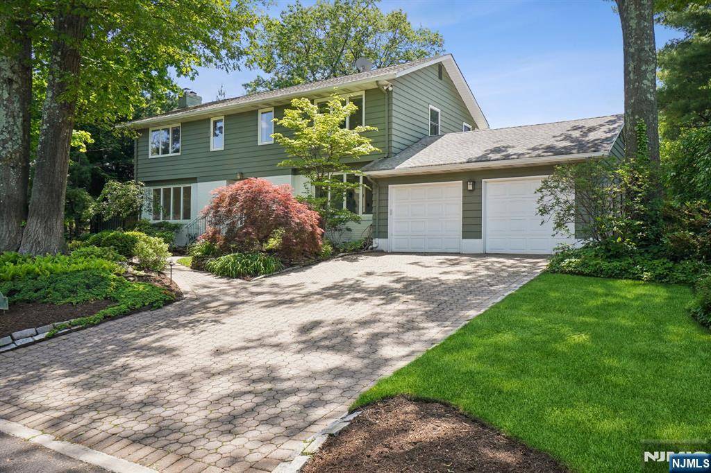 Englewood Cliffs, NJ 07632,12 Egan PL