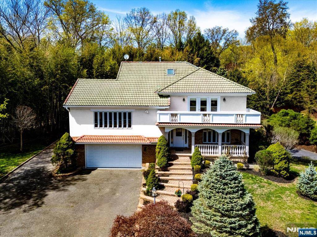 25 Harriot AVE, Harrington Park, NJ 07640