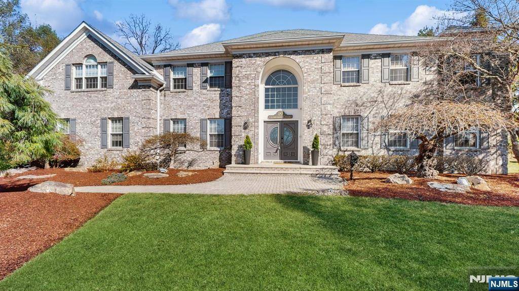 19 Hubbard CT, Allendale, NJ 07401