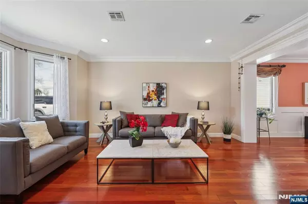 Secaucus, NJ 07094,690 Golden AVE
