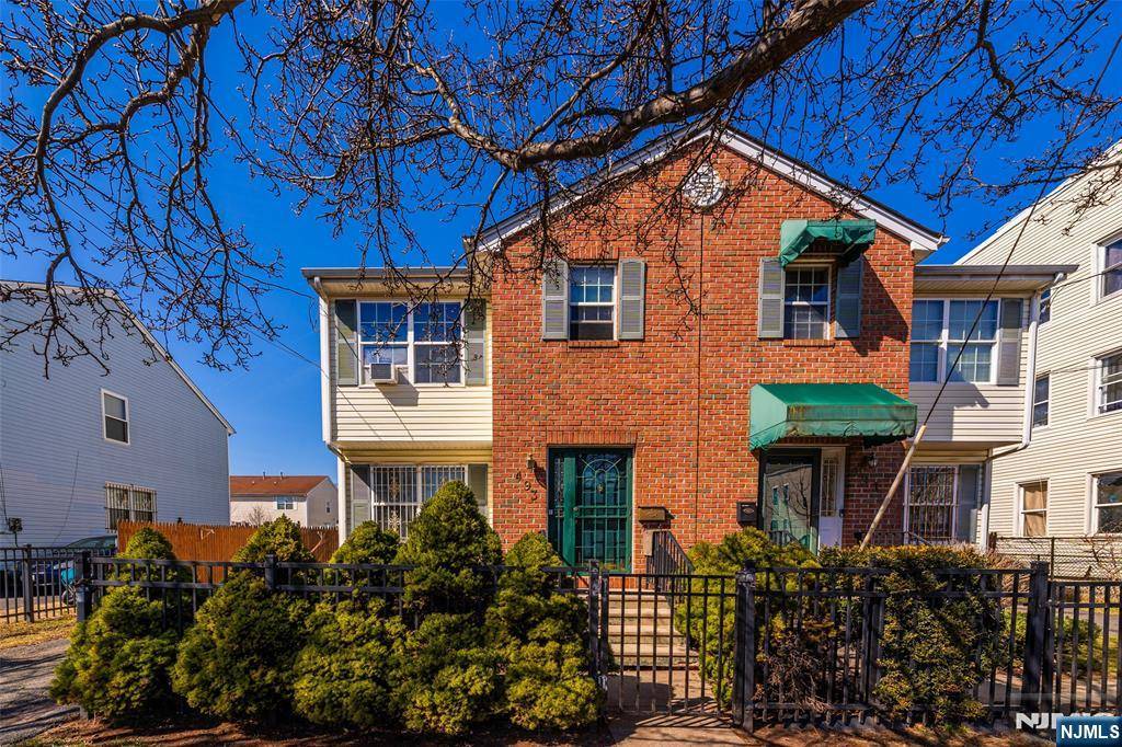 493 S 12th ST, Newark, NJ 07103