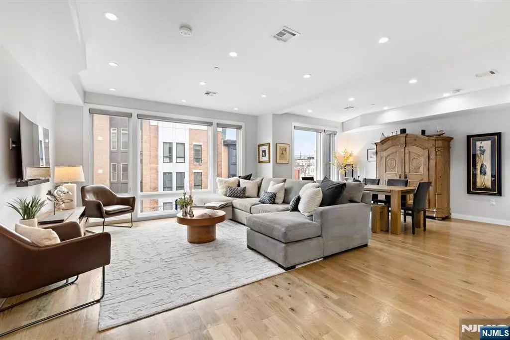 Hoboken, NJ 07030,502 Monroe ST #401