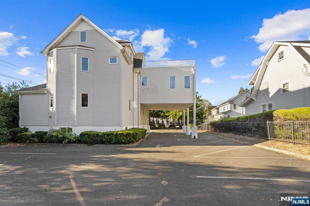 Clifton, NJ 07013,914 Clifton AVE