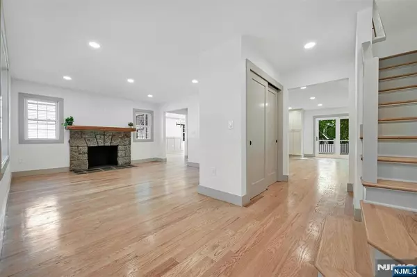 Teaneck, NJ 07666,84 Grayson PL