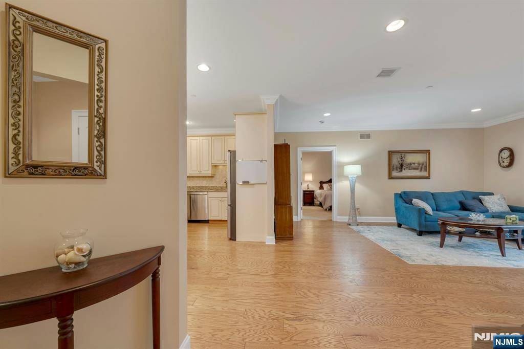 Cresskill, NJ 07626,5 E Tenakill Park E DR #110