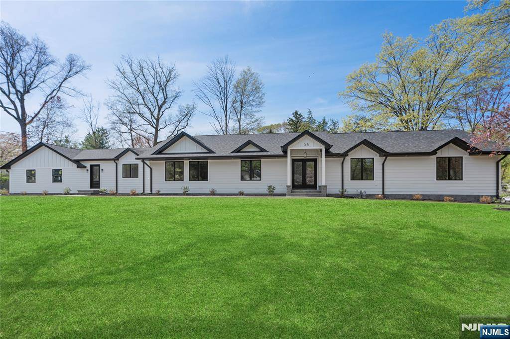 35 Stone Fence, Allendale, NJ 07401