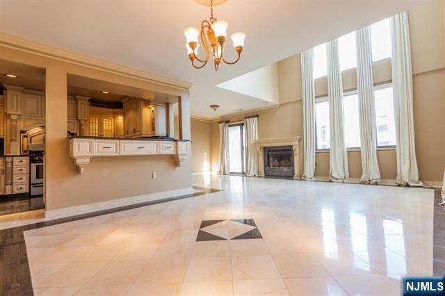 Secaucus, NJ 07094,750 Mainsail LN