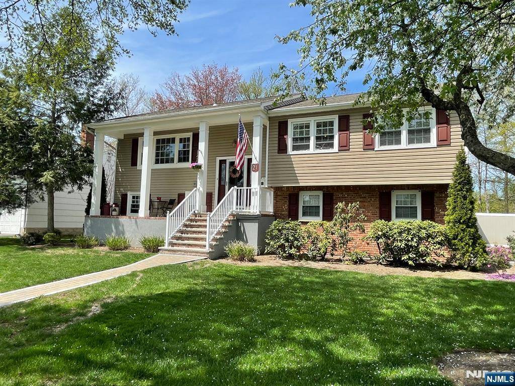 21 Laurel CT, Paramus, NJ 07652