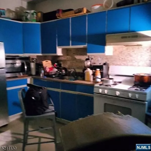 Jersey City, NJ 07305,227 Martin Luther King DR