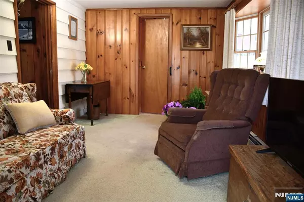 Vernon, NJ 07422,513 Upper Highland Lks DR