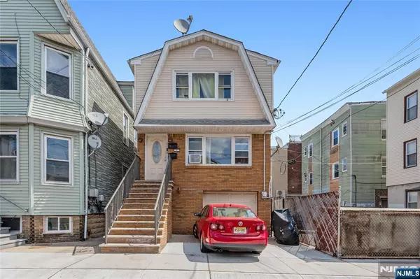 1 Kingsland AVE, Harrison, NJ 07029