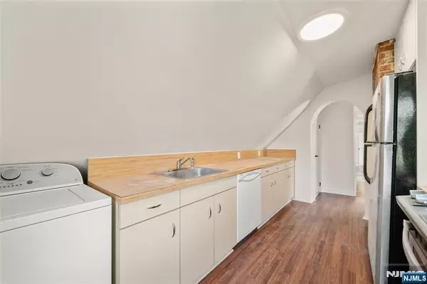 Weehawken, NJ 07086,8 Cooper PL #3rd Fl