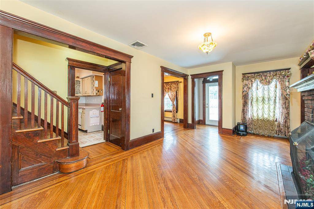 Nutley, NJ 07110,117 Saint Marys PL