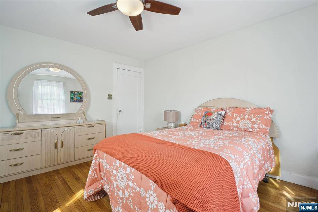Teaneck, NJ 07666,884 Helen ST