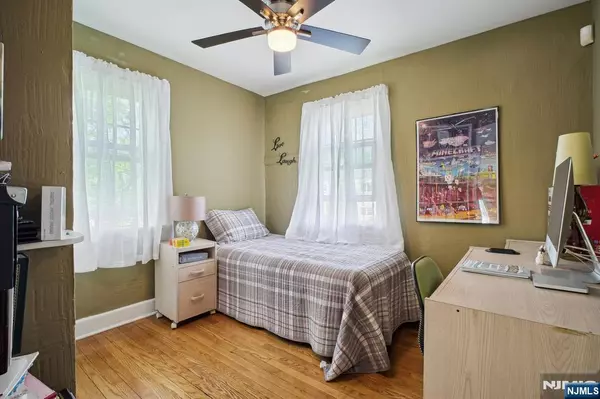 Teaneck, NJ 07666,884 Helen ST