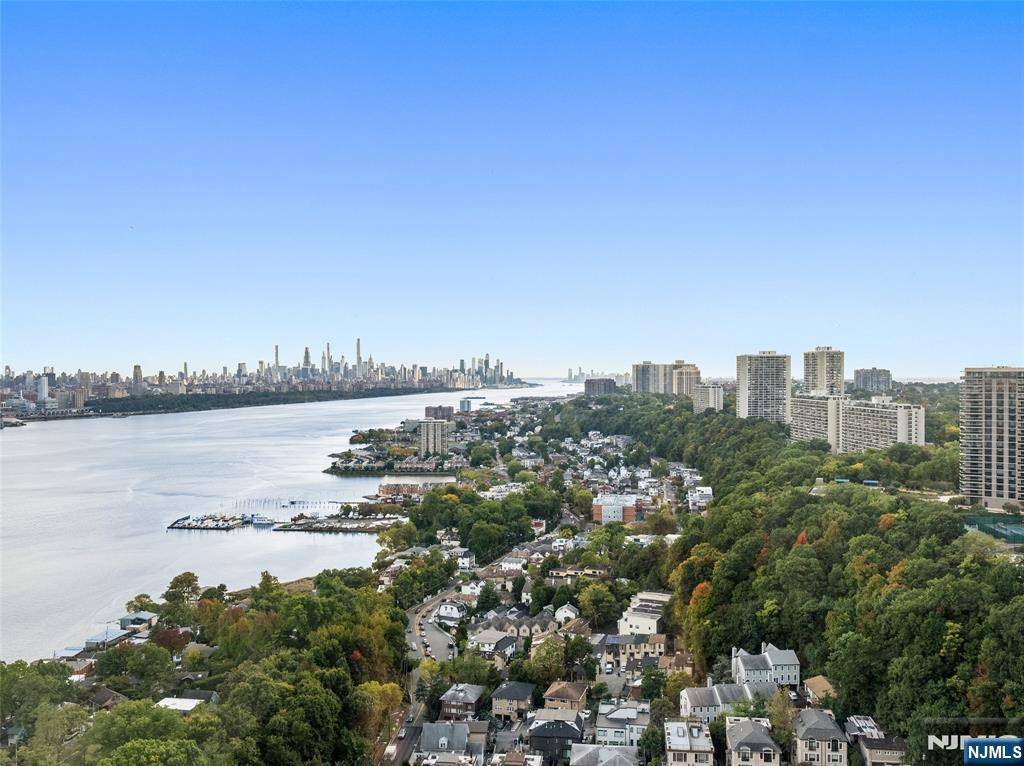 Fort Lee, NJ 07024,100 Old Palisade ST #2607