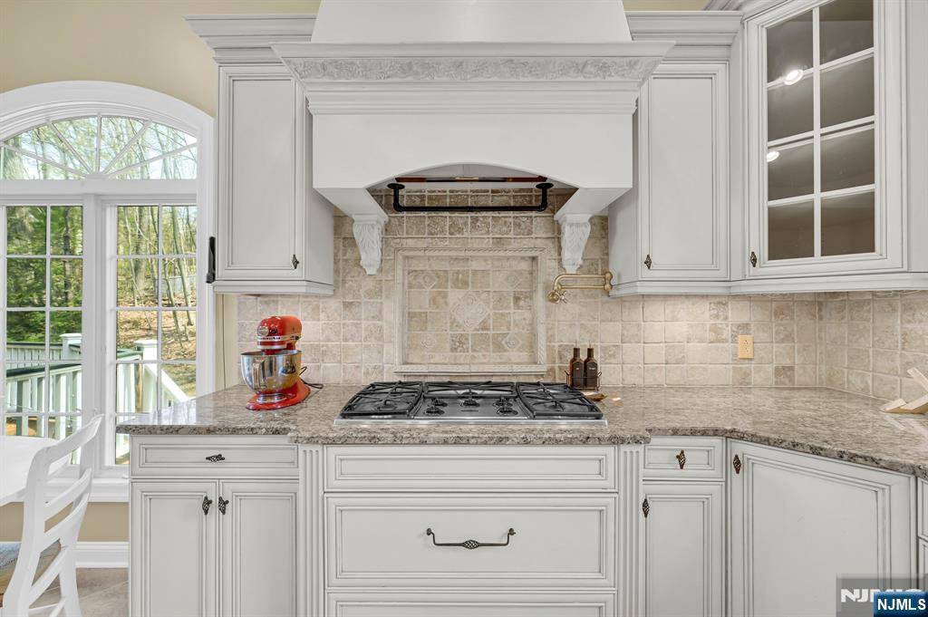 West Milford, NJ 07480,28 Bisset DR