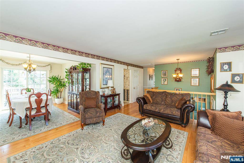 Pompton Lakes, NJ 07442,135 Romain AVE