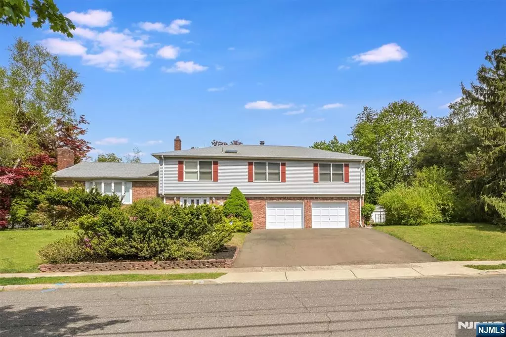 Wayne, NJ 07470,10 Emerson PL